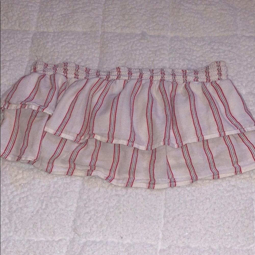 Cropped, flowy tube top, with in lined bra